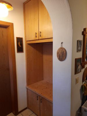 Breite 98,5, Tiefe 58, Höhe 247
